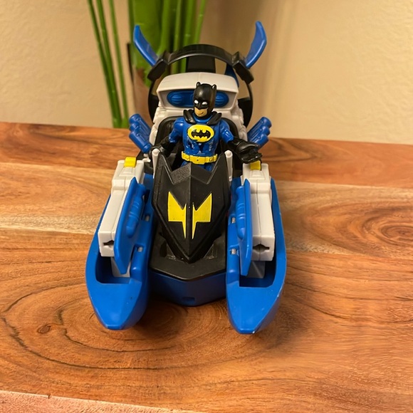 Batman Figure & Boat 🛥️ - Picture 1 of 7